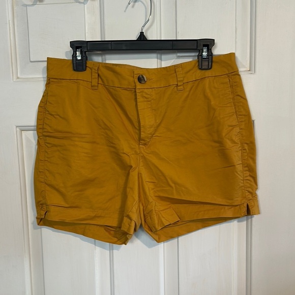 Old Navy everyday short mustard size 10 - Picture 1 of 4